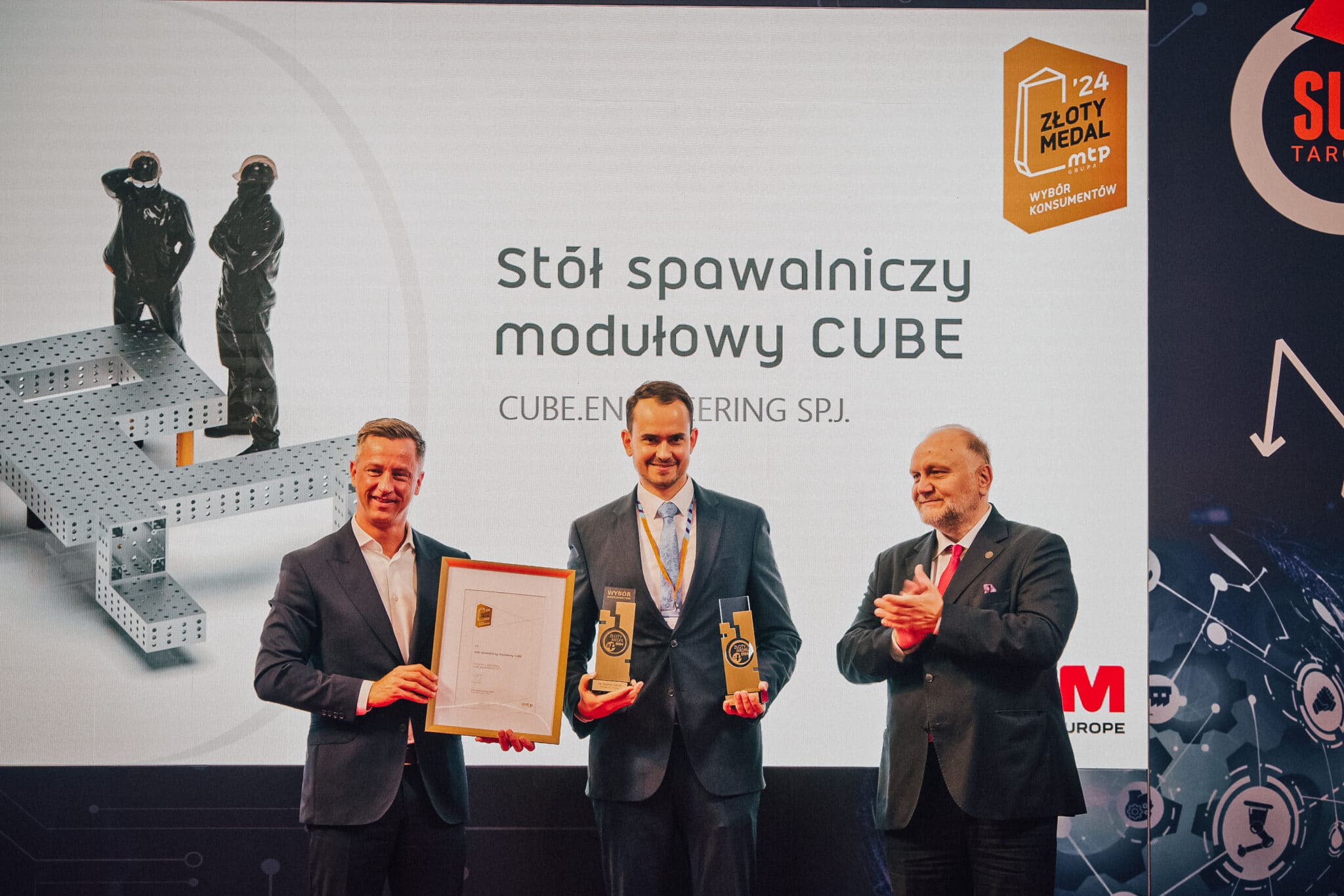 Nagroda dla modułowego stołu spawalniczego CUBE.